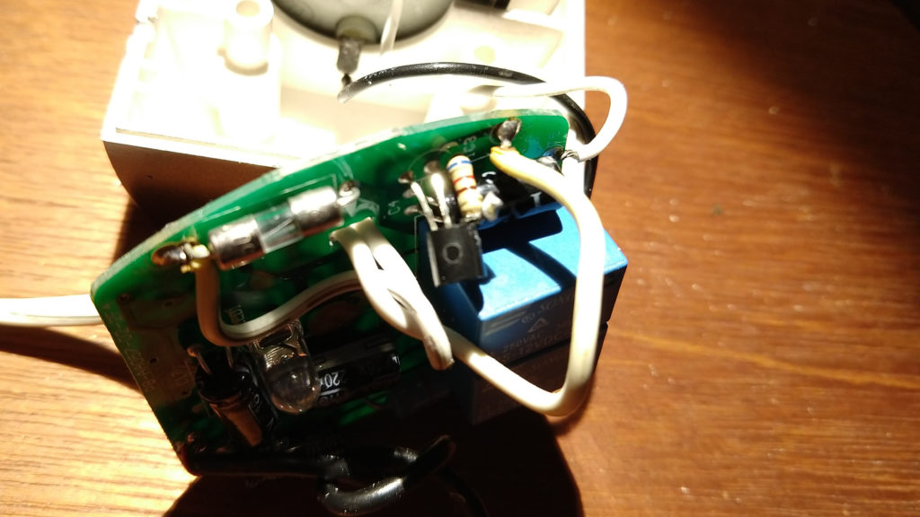 78L05 power regulator with a resistor replacing it's input leg